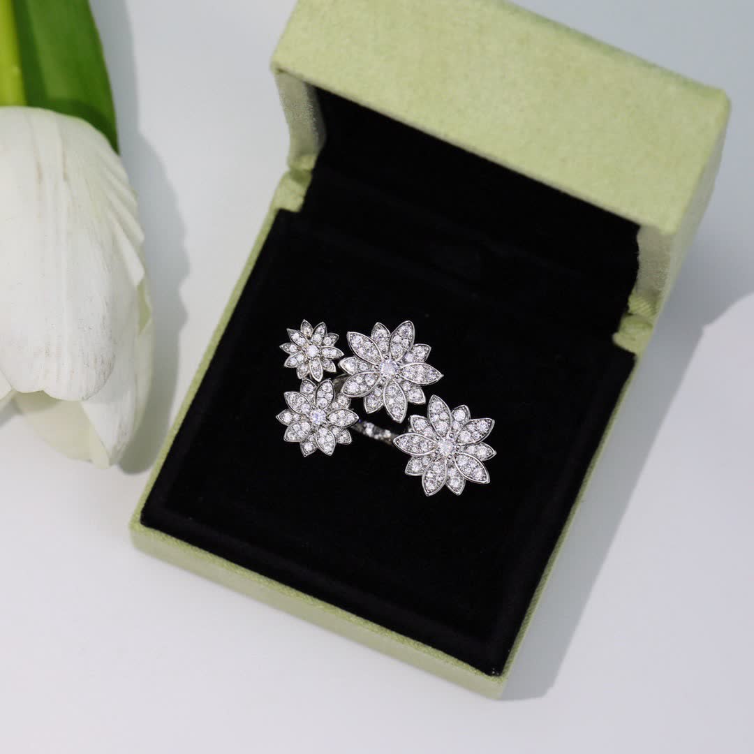 Van Cleef & Arpels Elegant Diamond Flower Ring